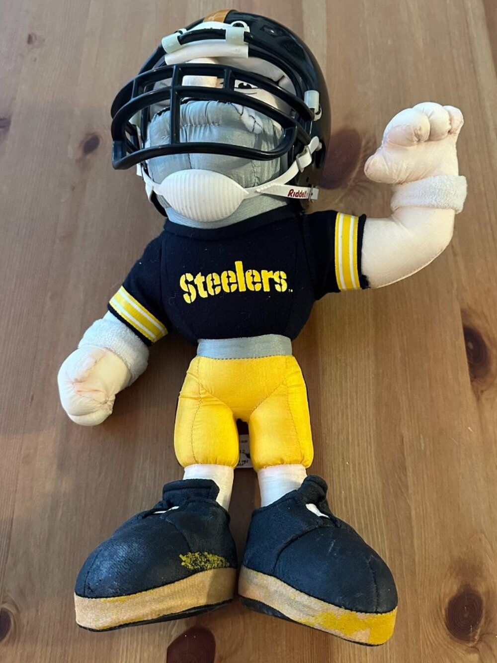 Pittsburgh Steelers 1997‎ Stuffins Mascot Plush with Riddell Helmet NFL Football